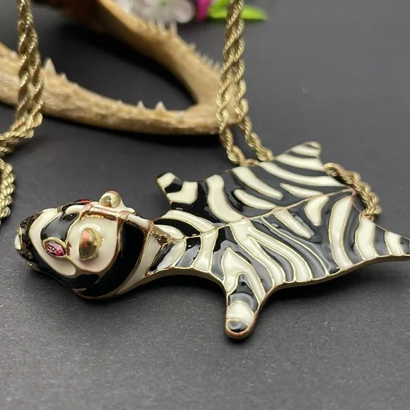 Kenneth Lane Zebra brooch vintage B17 🔥 - Picture 4 of 10